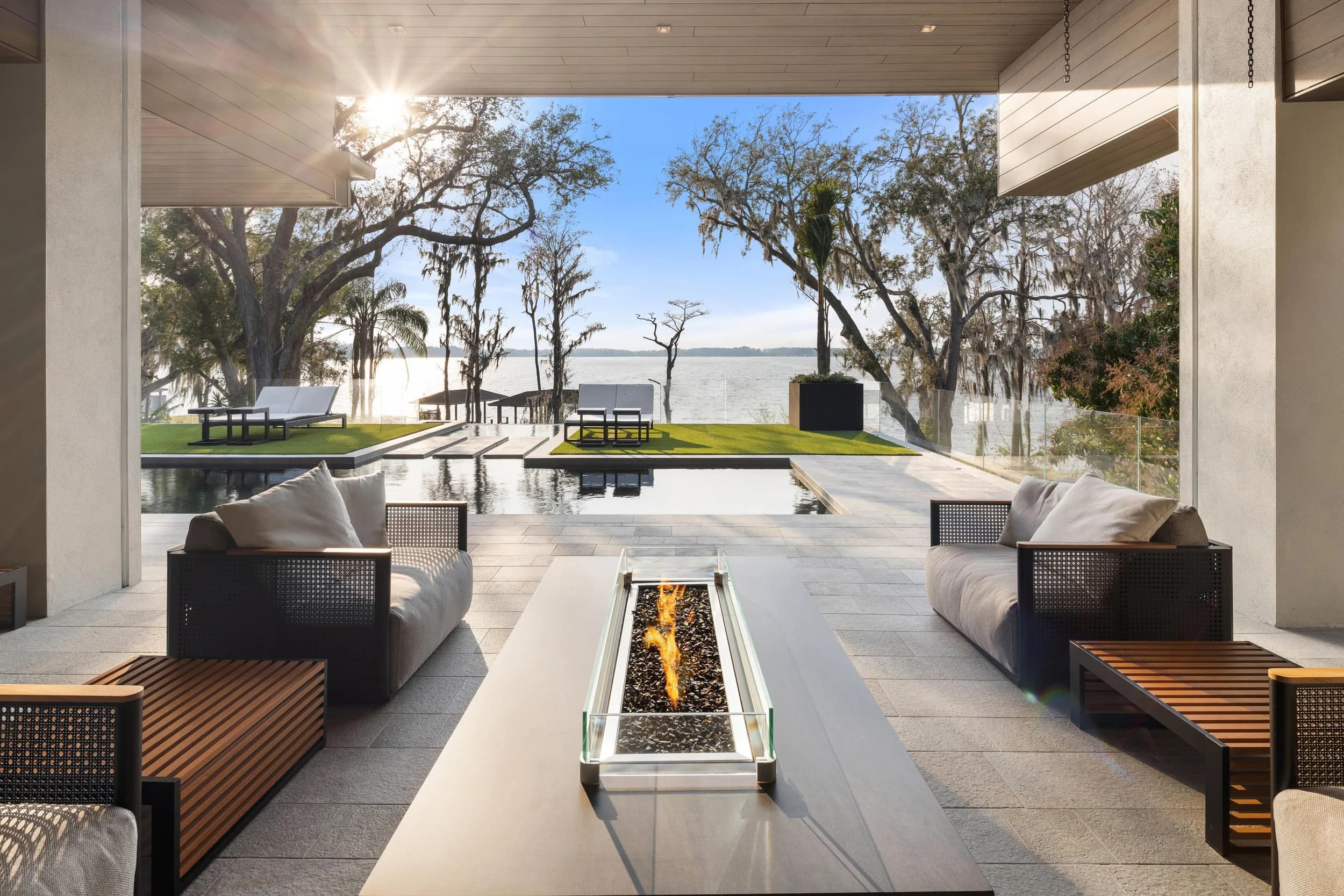 Outdoor living, lakefront